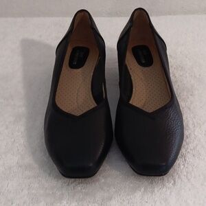 Ros Hommerson women's low heel black shoes Size 7W square toe